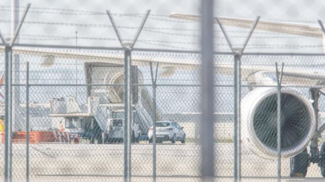 Полет FZ 1757 на Flydubai от Дубай Интернешънъл беше посрещнат