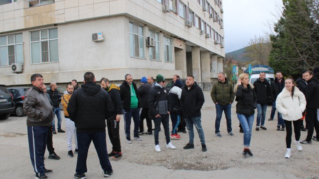 Фенове на футболен клуб Пирин на протест заради случая със