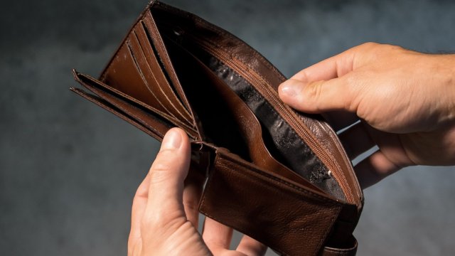 Все повече хора в Германия трупат дългове В пандемията приходите