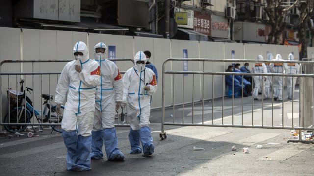 Китайските здравни власти съобщиха за два смъртни случая от Ковид 19