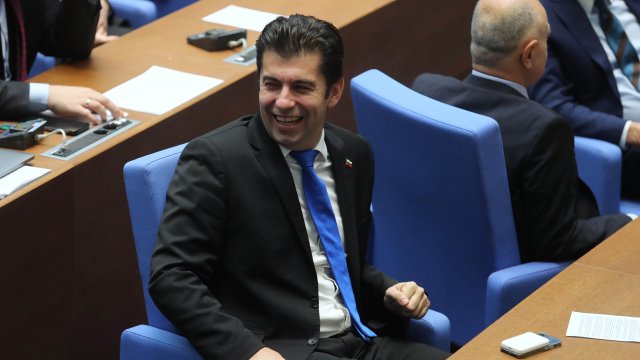 Толкова ли е непреодолимо за ГЕРБ Борисов да не е премиер, попита Петков