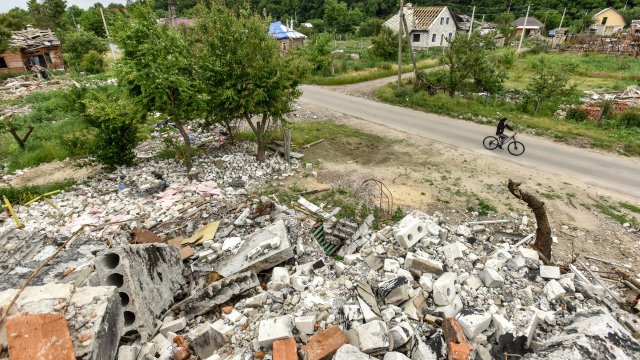 Руски удар уби най-малко 8 цивилни в източния украински град