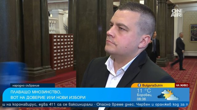 Депутатът от Има такъв народ Станислав Балабанов показа лист от