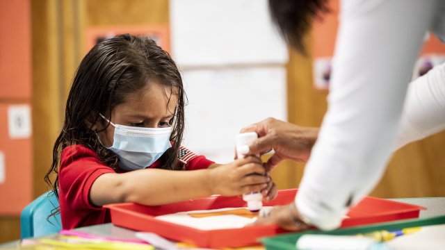 В Белгия носенето на маски става задължително за децата от