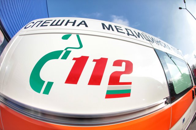 Тежък инцидент в Пловдив Лек автомобил блъсна жена на велосипед