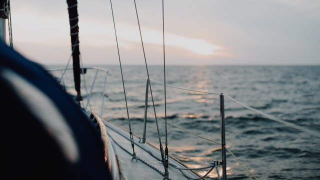 Моряк от товарен кораб плаващ под камерунски флаг е пострадал