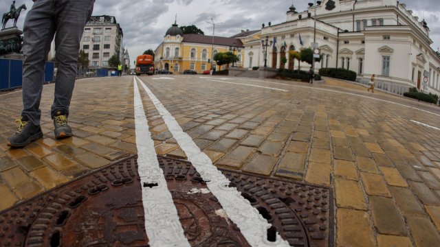 От днес се възстановява движението по жълтите павета в участъка