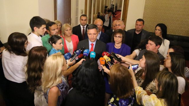 Изслушват шефовете на службите на закрито заседание за сайта 