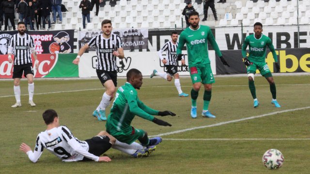 Локомотив Пловдив победи Берое с 2 0 на Лаута в мач