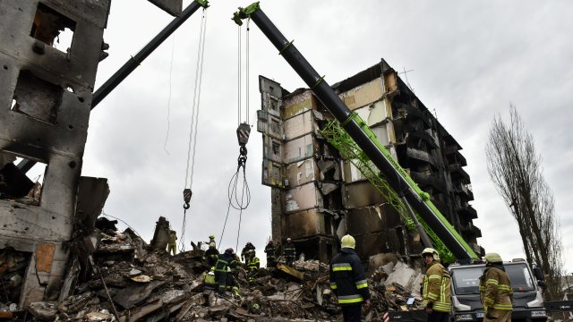 Според Световната банка икономиката на Украйна ще се свие почти