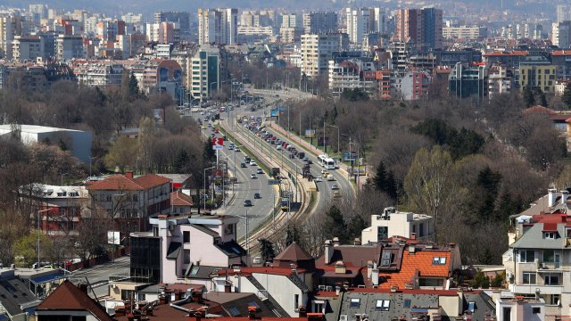 По данни на НСИ през 2021 г населението в много