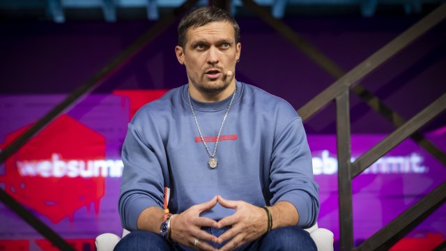 Украинският боксьор Олександър Усик който държи световните титли в четири