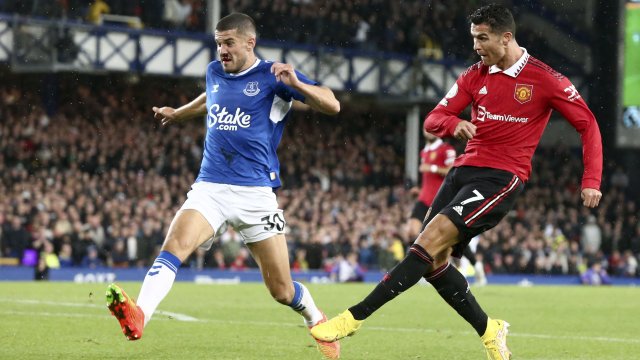 Манчестър Юнайтед обърна с 2 1 Евертън на Гудисън Парк  в среща