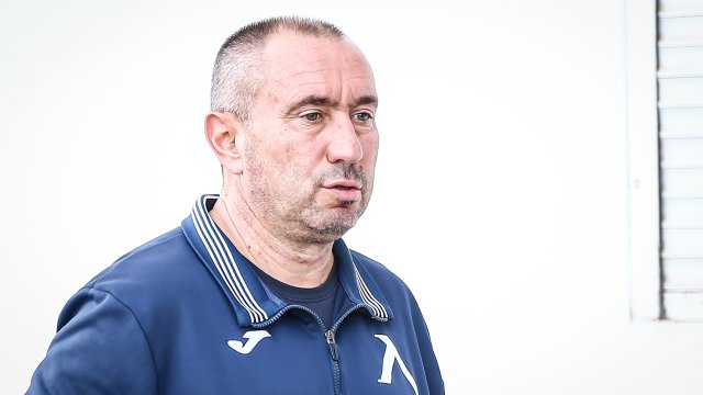 Треньорът на Левски Станимир Стоилов е дал премия на футболистите