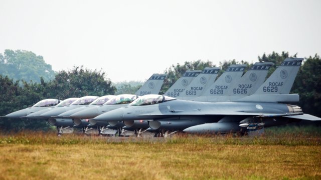 САЩ отлагат с две години доставката на 8 те самолета F 16