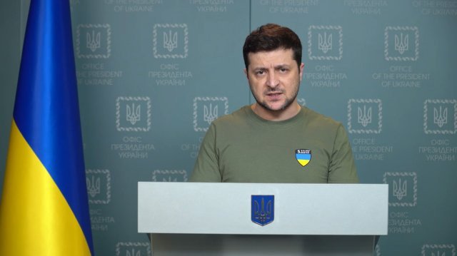 Във видеообръщение президентът Волидимир Зеленски каза че руските сили искат