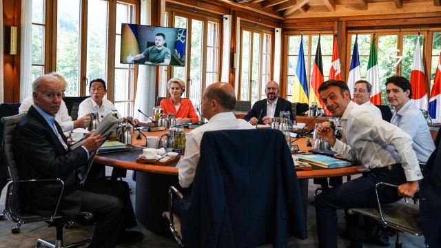 Президентите на Украйна и Франция Володимир Зеленски и Еманюел