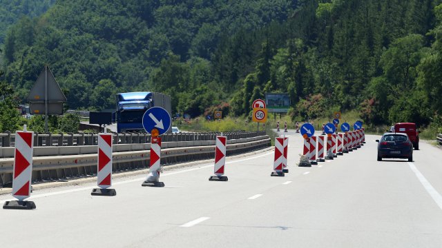 От 08 30 ч до 16 ч движението в тунел Топли дол на