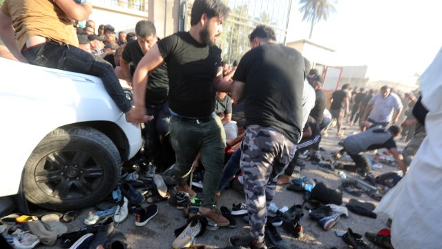Продължават ожесточените сблъсъци в Зелената зона в Багдад. Най-малко 15