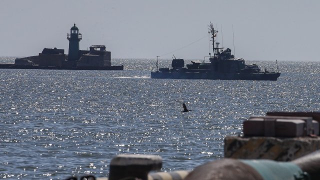 Два кораба, плаващи под чужд флаг, са конфискувани в източноукраинския