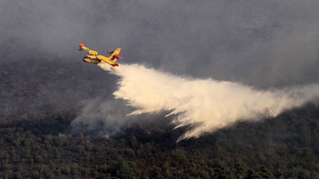 Голям пожар гори на остров Тасос, където има хиляди български