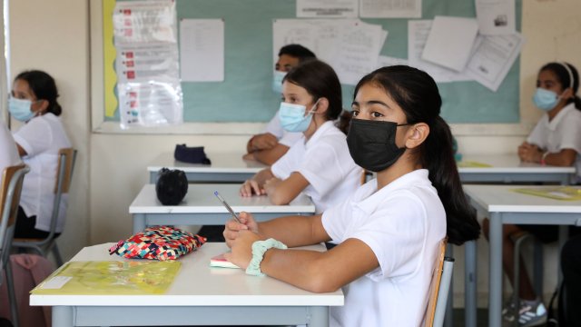 Всекидневен тест вместо задължителна самоизолация на контактните на заразени с