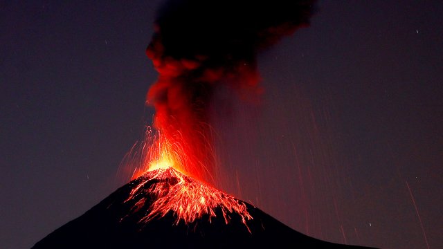 Един от най-активните вулкани в Централна Америка изригна отново, а