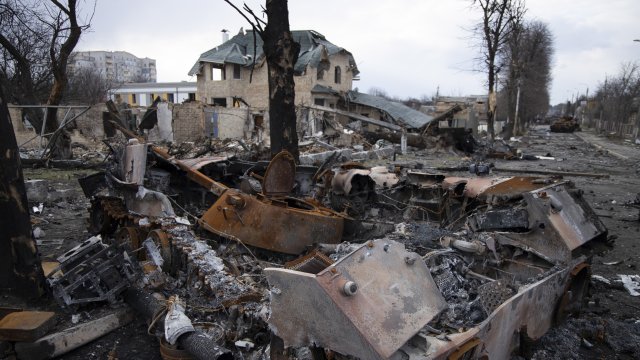 Шестима души убити с куршуми бяха намерени в мазе на