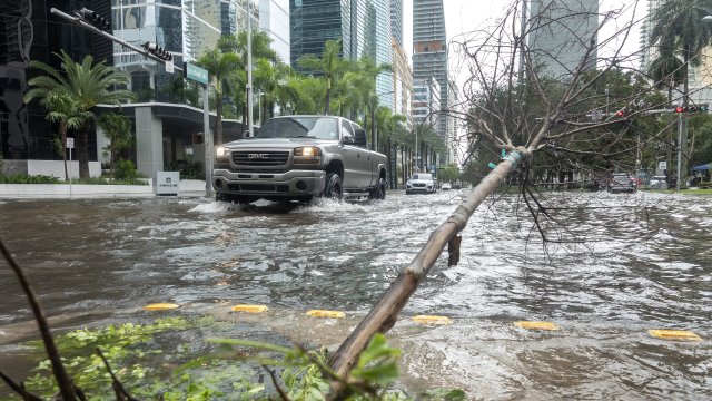 Наводнения във Флорида след като силна буря удари южната част