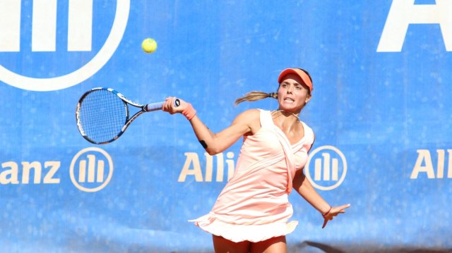 Първата ракета на България в женския тенис Виктория Томова преодоля