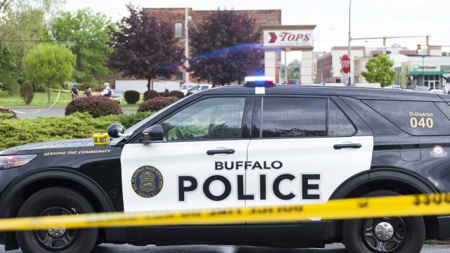 Най малко 10 души бяха убити при стрелба в супермаркет в