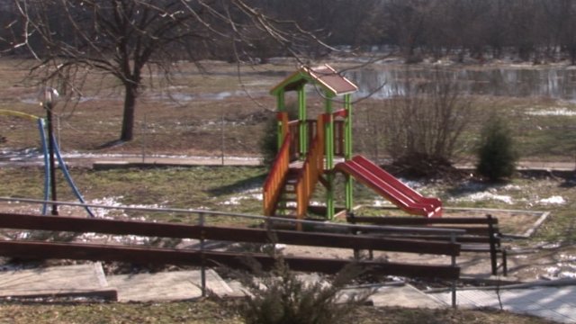 Въпреки огромното количество реновирани детски площадки в страната все още