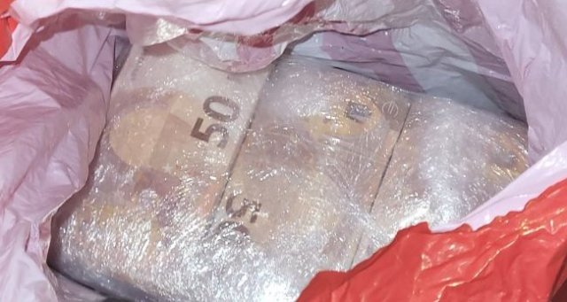 Опит за незаконно пренасяне на валута с равностойност 293 374