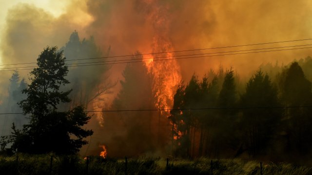 На Лонг Айлънд обявиха тревога след като са избухнали няколко