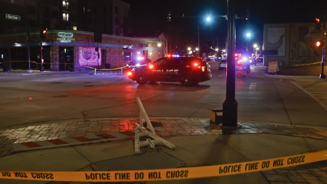 Най малко един човек е бил убит а 14 други са