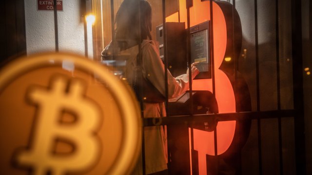 Банката на Англия заяви че биткойн може да бъде без