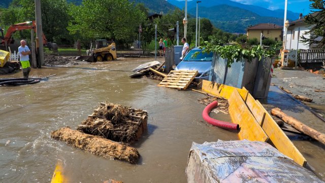 Бури връхлетяха южните части на Италия предава ДПА Напълно залети