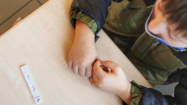 Родителите на деца върнати от детско заведение детска градина или