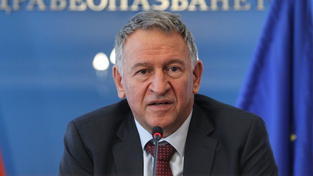 реанимационни легла за интензивни отделения пациентски монитори медицински специалисти