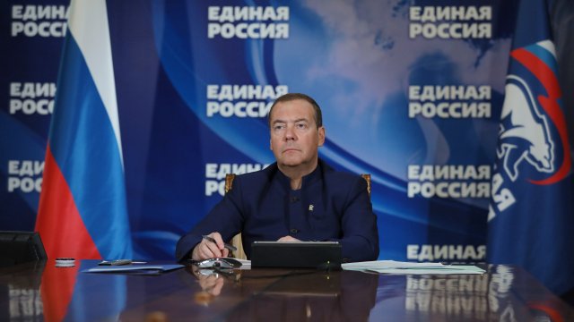 По време на посещение в танков завод в сибирския град