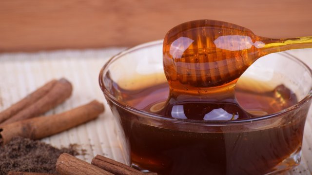 Все повече хората ползват пчелния мед само при необходимост като