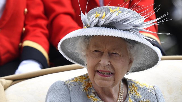 Нова биографична книга за покойната кралица Елизабет II твърди че