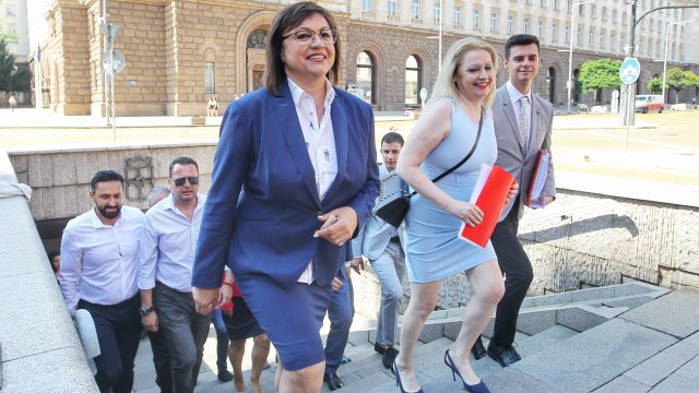 БСП се регистрира за изборите в ЦИК Внесохме 7000 подписа регистрирани