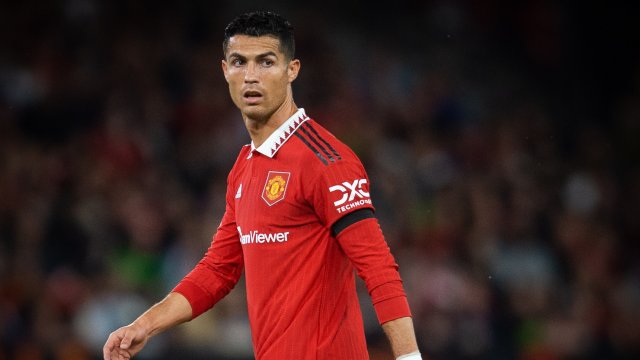 Кристиано Роналдо беше разкъсан от феновете на футбола в Англия