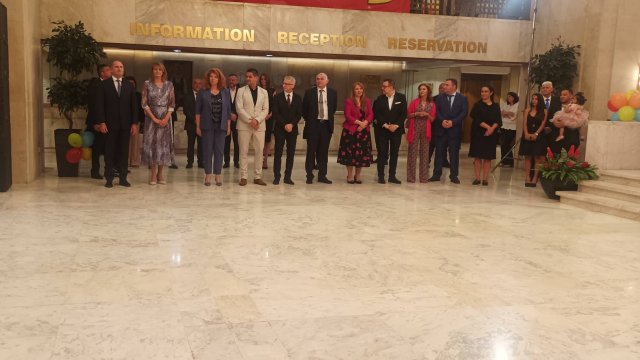 Започна традиционният абитуриентски бал за младежи в неравностойно положение Домакини на