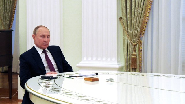 Руският президент продължава да излъчва самочувствието че в конфликта в