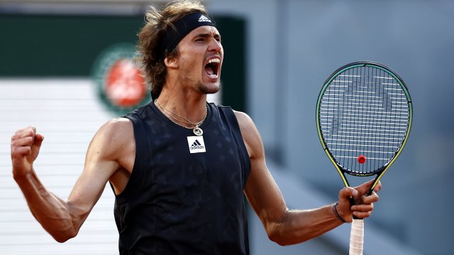 Александър Зверев е първият полуфиналист на Ролан Гарос Олимпийският шампион