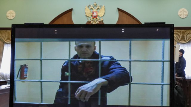 Затвореният критик на Кремъл Алексей Навални е бил преместен от