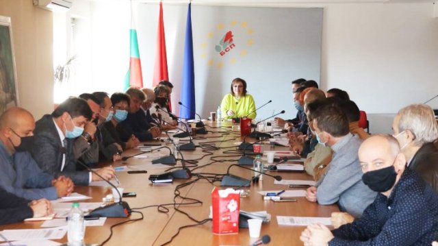 Членовете на Изпълнителното бюро на БСП народните представители и министри