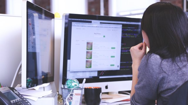 Работата в офис обикновено е свързана с много стрес Наред